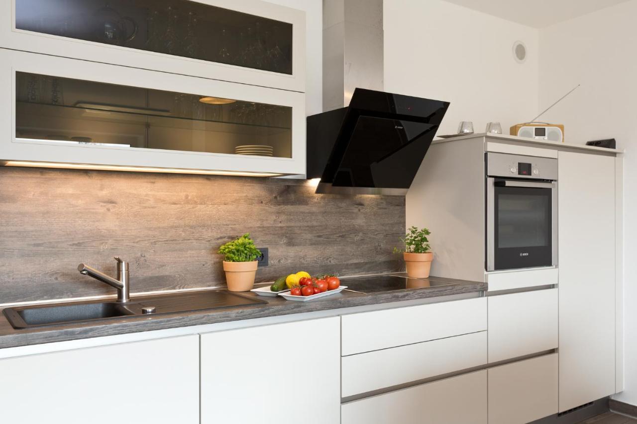 Kells Appartements Клинк Екстериор снимка